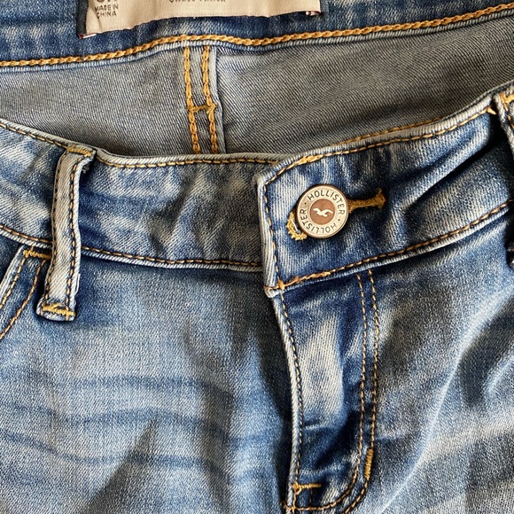Hollister Distressed Skinny Jeans - Picture 3 of 5